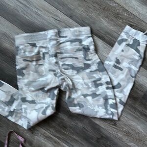 Coco & Carmen pants camo gray toned size Medium athleisure jogger